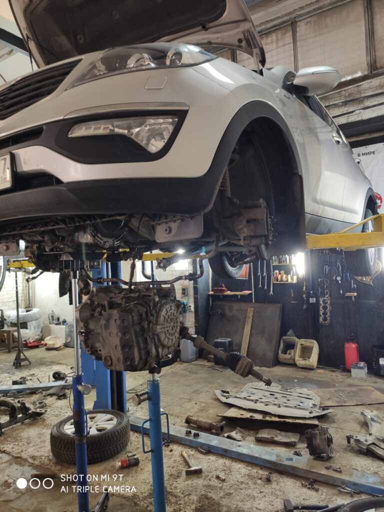 Машина клиента на подъёмнике, АКПП Kia/Hyundai. Фото из нашего цеха